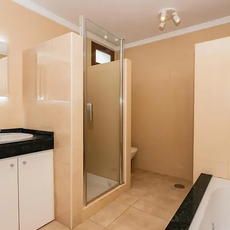 Casa Familia Villa *